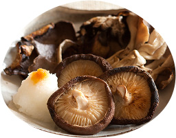 Grilled mushrooms with grated Japanese radish 